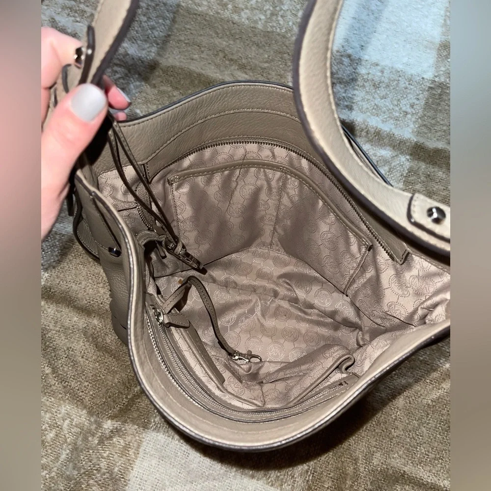 Michael Kors taupe handbag/shoulder bag - Picture 4 of 4